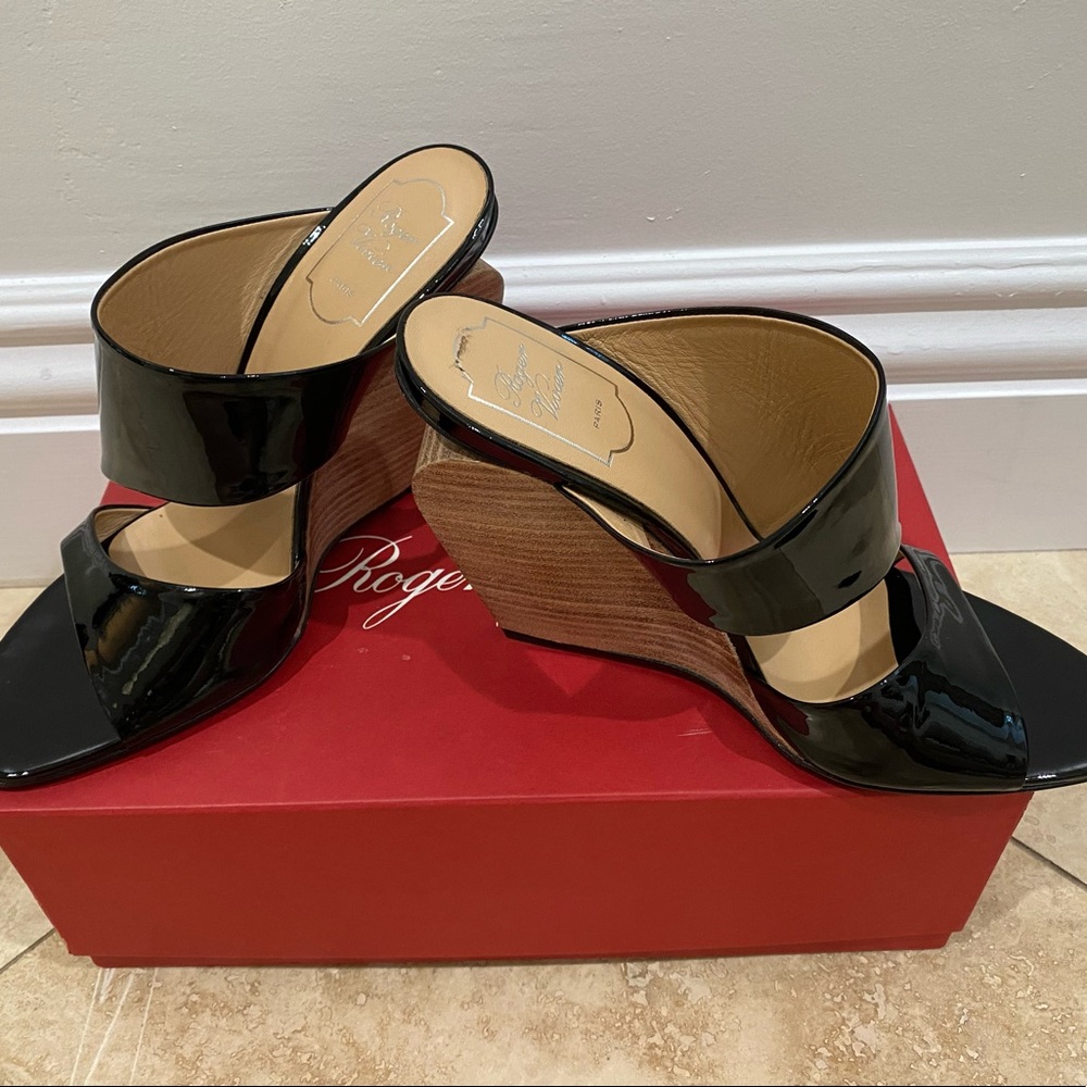 Roger Vivier Black Patent/Wood Sandals